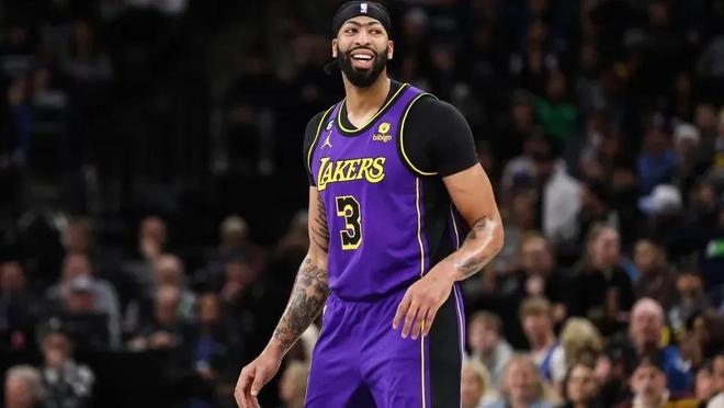 她时常与队 她时常与队