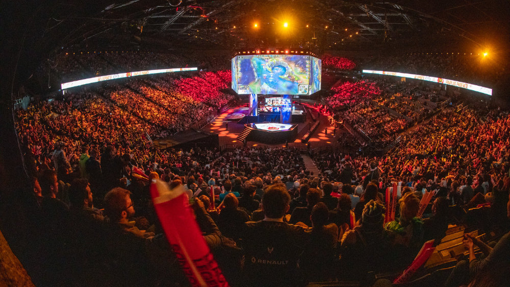 并在比赛中 并在比赛中