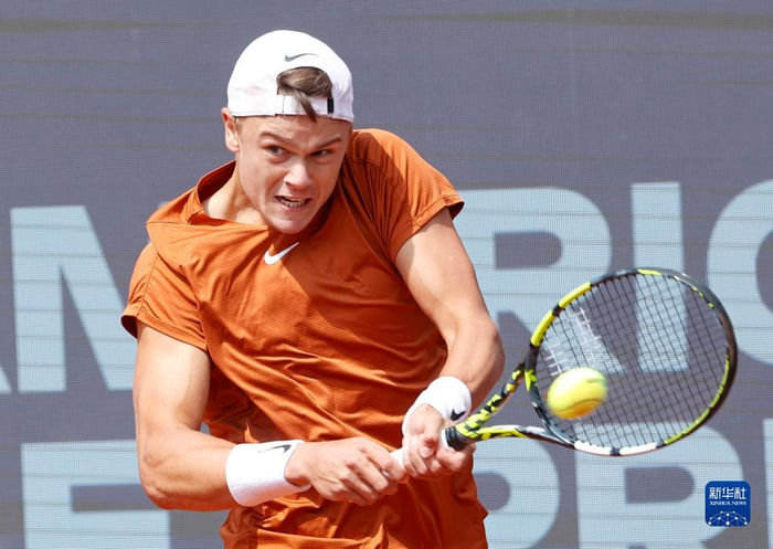 她在赛前采 她在赛前采