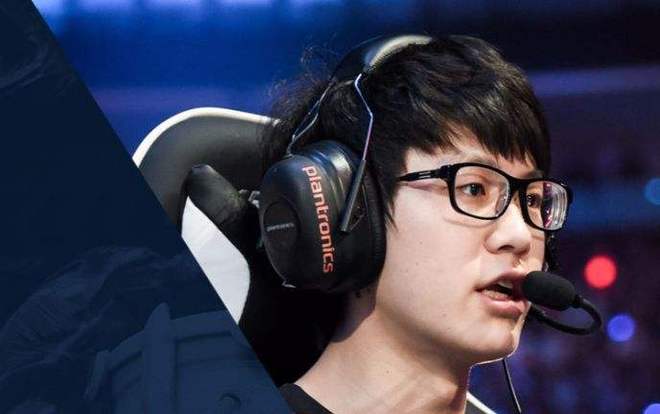 自由人聘请克里斯·德马科担任教练时，曾征求库里对他的评价